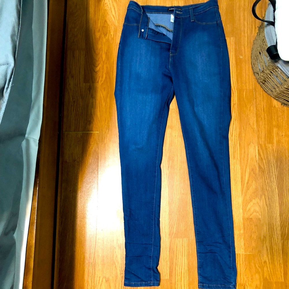 Like new! Stretchy butt lifting skinny high waisted jeans